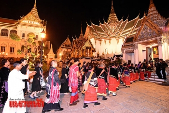 1700ชาวเขาภายใต้โครงการหลวง เข้าสักการะพระบรมศพเช้ามืดวันนี้ (ประมวลภาพ)