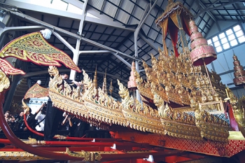 ‘มหัทธโนฤกษ์’  บวงสรวงราชรถ5องค์  กุยบุรีมอบไม้จันทน์หอม