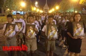 พสกนิกรหลั่งไหลกราบถวายความอาลัย\'พ่อหลวง\'