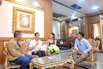 ‘เต้-ปิยะรัฐ’ เปิดคฤหาสน์สุดแสนอลังการ