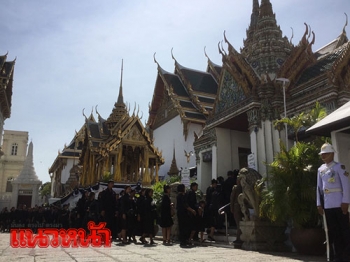 ปชช.เข้ากราบถวายบังคมพระบรมศพ เผยความรู้สึกสำนึกในพระมหากรุณาธิคุณ