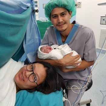 \'น้ำ รพีภัทร\'เฮ! ภรรยาคลอดลูกสาวแล้ว-ตั้งชื่อ\'น้องมารีน\'