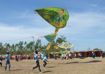 สัมผัสลมหนาว ชมวิถีชาวอีสาน เที่ยวงาน \'เทศกาลแห่งว่าวอีสานและว่าวนานาชาติ\'จ.บุรีรัมย์
