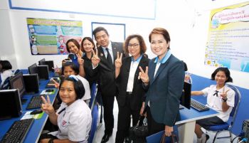 มอบห้องคอมพิวเตอร์ เพื่อน้องได้เรียน ปีที่6