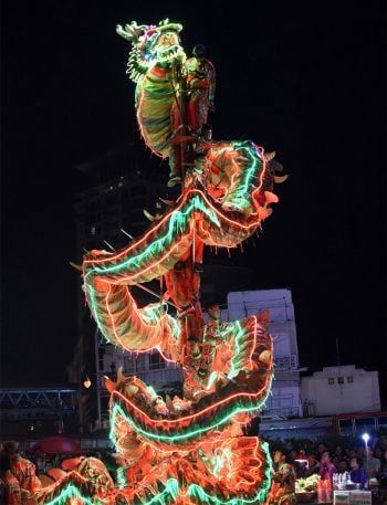 จังซีลอนฉลองตรุษจีนปีจอ