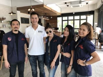 ‘ปีเตอร์ คอร์ป’พร้อมเดอะแก๊งบุกกรุงเก่า ทำบุญช่วยเหลือคนชรา