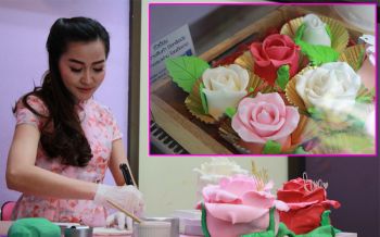 เค้กกุหลาบมาร์ชเมลโล่-คุกกี้สื่อรักออเดอร์พุ่งรับวาเลนไทน์ แม่ค้าคนสวยปราณีตทำทุกขั้นตอน