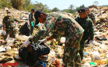 ส่งทหารคุ้ยหาถุงดำใส่ซากสัตว์ทุ่งใหญ่ในกองขยะมัดก๊วน \'เจ้าสัวนักล่า\'