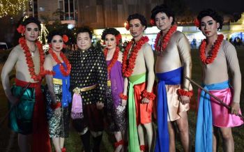 งาน\'อุ่นไอรักฯ\'คึกคัก  ปชช.แห่ชมละคร\'เงาะป่า\'บทพระราชนิพนธ์ร.5