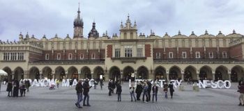แหวกฟ้าหาฝัน : เยือนตลาดผ้า Cloth Hall เมือง Krakow