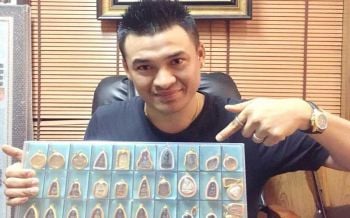 \'หมวดมานัส\' แจกอั่งเปาที่แท้คือเซียนพระ \'อ้วน ลอยฟ้า\'