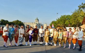 ร.10โปรดเกล้าฯให้องคมนตรี ตรวจเยี่ยมงาน\'อุ่นไอรัก คลายความหนาว\' (ประมวลภาพ)