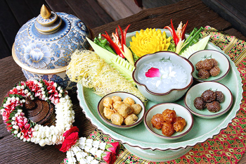 เปิดสำรับความอร่อยชุ่มฉ่ำกับข้าวแช่ชาววัง