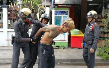 หนุ่มเกิดอาการหลอนหลังดมสารระเหย ไล่ทำร้ายเมีย-ชาวบ้านหนีวุ่น