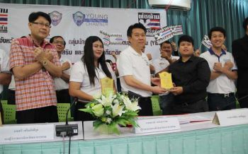 \'น้องแบม\' รับโล่หอการค้า เผยลงพื้นที่ทำวิจัยกำลังใจดีมาก