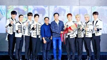 8 หนุ่ม ‘EXO’ ระเบิดความมันส์ ‘The ElyXiOn’  อ้อนแฟนไทย ‘พี่รักและคิดถึงออเจ้ามากๆ’