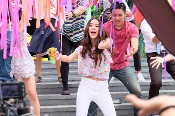 ขนมจีน-กุลมาศ ลุยเพลงพิเศษ ‘สาดรัก’