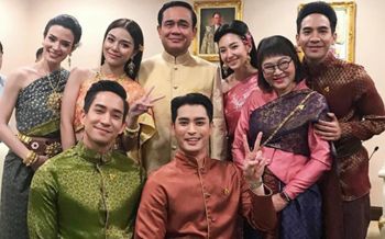 เหล่าออเจ้าชักภาพคู่\'ลุงตู่\'ยิ้มหวานละมุนกลางทำเนียบ!