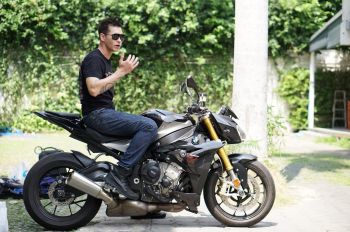 ‘Ride with Me ขี่ตามฝัน’ ปีเตอร์ คอร์ป พาลุยแหล่งสุดชิคกรุงเทพฯ