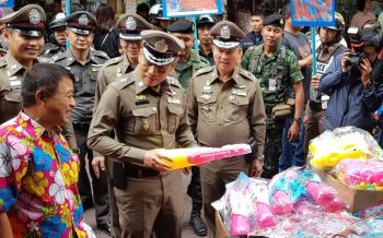 ฝ่าฝืนปรับ-คุก!‘บิ๊กอวบ’ตรวจสำเพ็ง-คลองถม ย้ำ‘สงกรานต์’ห้ามขายปืนฉีดน้ำแรงดันสูง