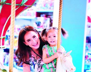 ‘แอน-น้องริชา’ แจกความสดใส  ลุ้นไปลอนดอนฟรี!