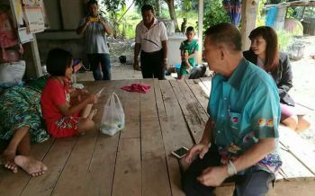 น้องกวางดญ.ป.6ยอดกตัญญู แวะกลับบ้านช่วงพักกลางวันดูแลยายป่วยอัมพาต