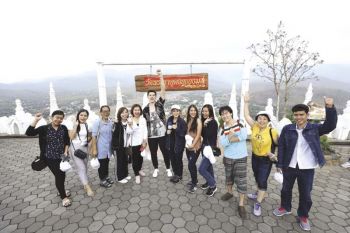 \'มิกค์ ทองระย้า\' แอ่วเหนือ  สืบสานประเพณีปอยส่างลอง