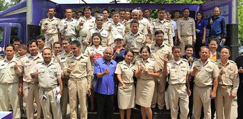 สกธ. จัดรถให้ความรู้เคลื่อนที่  ‘ชื่นใจ..คนไทยรู้กฎหมาย’
