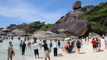 เกาะสิมิลันคึกคัก!นทท.แห่ชมความงาม ก่อนปิดฟื้นฟูธรรมชาติ5เดือน