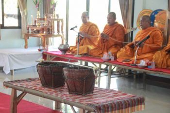 เกษตรกรกรุงเก่า \'ปลุกเสกเมล็ดพันธุ์ข้าว\' วันพืชมงคลก่อนหว่านบนแปลงนา
