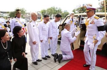 สมเด็จพระเจ้าอยู่หัว เสด็จฯ ไปพระราชทานเพลิงศพ  ไพโรจน์ ล่ำซำ อดีตประธานฯ บมจ.ล็อกซเล่ย์