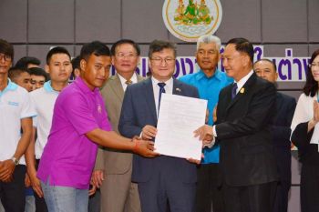 \'บิ๊กอู๋\' ให้โอวาทแรงงานไทยไปเกาหลี แนะเก็บเงินส่งกลับบ้านเลี้ยงครอบครัว