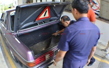 ศุลกากรเบตงคุมเข้มพื้นที่ชายแดน สกัดกองทัพมดลักลอบนำเข้าน้ำมันดีเซลเถื่อน