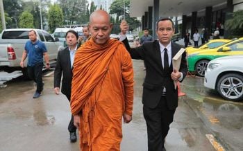 \'มหาหยก\' ถ่ายทอดคำบอก \'อดีตพระพุทธะอิสระ\' เตือนศิษย์ \'ทำหน้าที่พุทธบริษัท\'