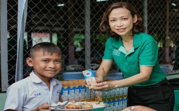 ‘เทสโก้ โลตัส’แจกนมฟรี รณรงค์ให้เด็กไทยดื่มนมสดมากขึ้น