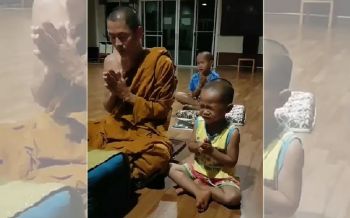 หนูก็สวดได้! ฮือฮาหนูน้อย 3 ขวบแผ่เมตตาให้สรรพสัตว์วันวิสาขบูชา (ชมคลิป)