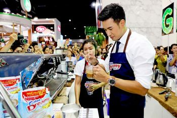 ‘เกรท-วรินทร’  โชว์ลีลาบาริสต้า
