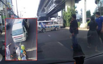 ชายพลัดตก\'สกายวอล์ค\'บางนา อาการสาหัส-จราจรติดขัด