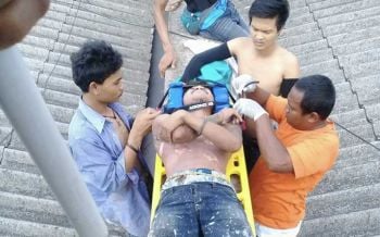 เชื่อปาฏิหาริย์ตะกรุด! ทำให้หนุ่มสุรินทร์ถูกไฟฟ้าแรงสูงช็อคตกตึก 2 ชั้นไม่ตาย (ชมคลิป)