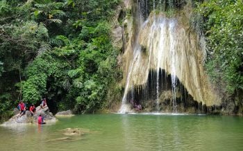 อันซีน\'น้ำตกผาน้ำหยด\' มหัศจรรย์ธรรมชาติแห่งเมืองเพชร