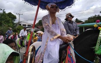อลังการงานสร้างเล็กๆไม่ใหญ่ๆทำ \'กำนันเมืองกาญจน์\' จัดงานบวชลูกชายหัวแก้วหัวแหวนฮือฮาทั้งจังหวัด