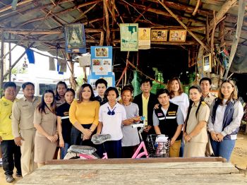 ‘มูลนิธิเวิร์คพอยท์’ ลงพื้นที่ มอบเงินและสิ่งของ  ช่วยเหลือ ‘น้องกะอั๊จ ไมค์หมดหนี้’
