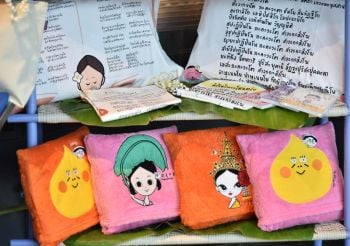 4 ศิลปินจิตอาสารวมตัวเฉพาะกิจ  ออกแบบของที่ระลึกให้คนไทยได้ช็อปและได้บุญ
