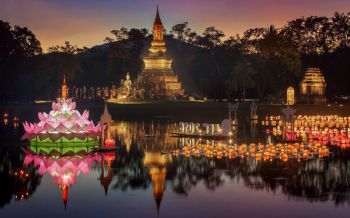 ยิ่งใหญ่อลังการ! ประเพณีลอยกระทงเผาเทียน-เล่นไฟเมืองสุโขทัย จัดใหญ่10วัน10คืน