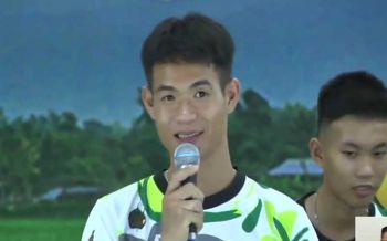 \'โค้ชเอก\' เล่านาทีวิกฤติติดอยู่ในถ้ำหลวง \'พาน้องๆสวดมนต์ก่อนนอน ขุดผนังถ้ำทุกวันเพื่อหาทางออก\'