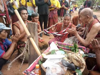 อย่าทิ้งพิธีโบราณ! สืบสานตำนาน\'พระมอเฒ่า\' ต้นตำรับคนคล้องช้าง
