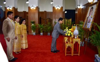 \'ปชช.-ขรก.\'ร่วมลงนามถวายพระพรวันเฉลิมพระชนมพรรษาในหลวงร.10 (ประมวลภาพ)