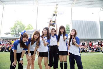 สาวๆ ‘SWEAT16’ โชว์ลีลาเลี้ยงลูก