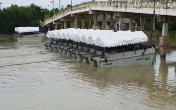 นี่ไงฮีโร่! \'เรือผลักดันน้ำ\' ล้นสปิลเวย์เขื่อนแก่งกระจานลงสู่ทะเล