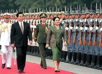 สมเด็จพระนางเจ้าฯ พระบรมราชินีนาถ ในรัชกาลที่ 9  พระราชปรีชาญาณสานสัมพันธ์ไทย-จีน
